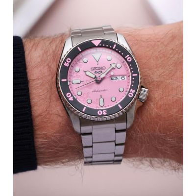 Relógio Seiko 5 Sports - Edição Limitada Pantera Cor-de-Rosa SRPM07K1