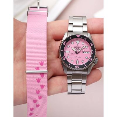 Relógio Seiko 5 Sports - Edição Limitada Pantera Cor-de-Rosa SRPM07K1